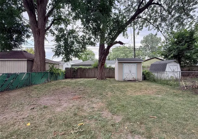 Photo 4 of Single family home for sale at 712 E Lincoln Ave, Madison Heights, MI 48071 | MLS# 20261069637 | Listing updated on 2026-10-22