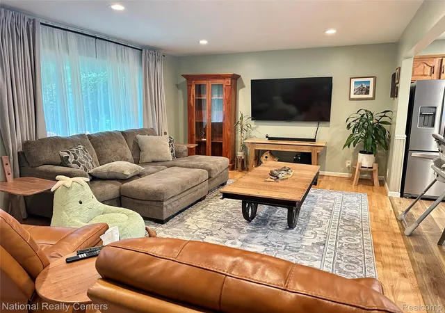 Photo 2 of Single family home for sale at 5073 Winston Dr, Swartz Creek, MI 48473 | MLS# 20261069660 | Listing updated on 2026-09-16