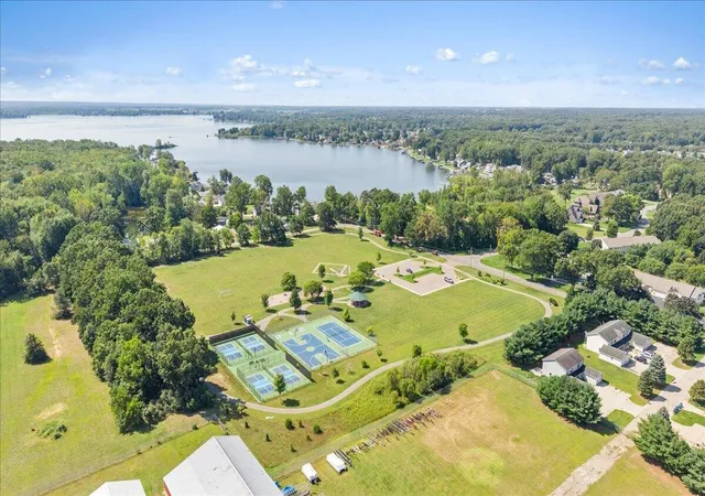 Photo 4 of Single family home for sale at 12355 Bayview Dr, Wayland, MI 49348 | MLS# 65026046093 | Listing updated on 2026-09-13