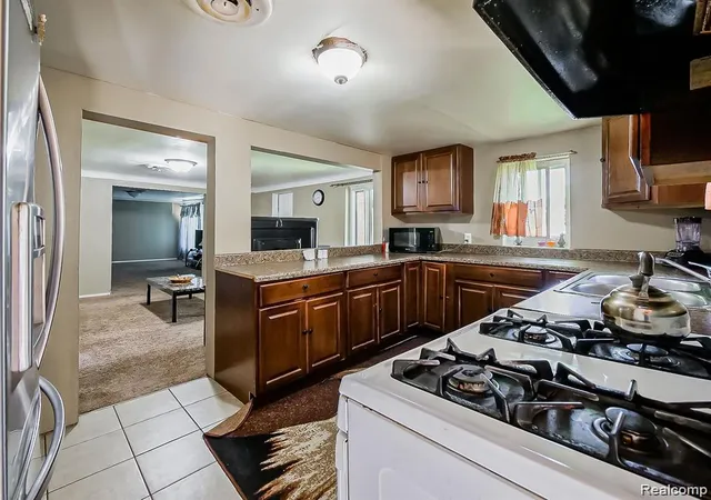4th image of 8320 Nightingale St, Dearborn Heights, MI 48127 | MLS# 20261069669