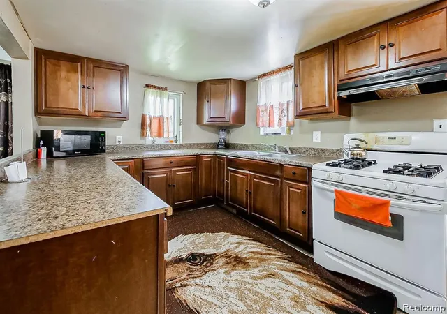 5th image of 8320 Nightingale St, Dearborn Heights, MI 48127 | MLS# 20261069669