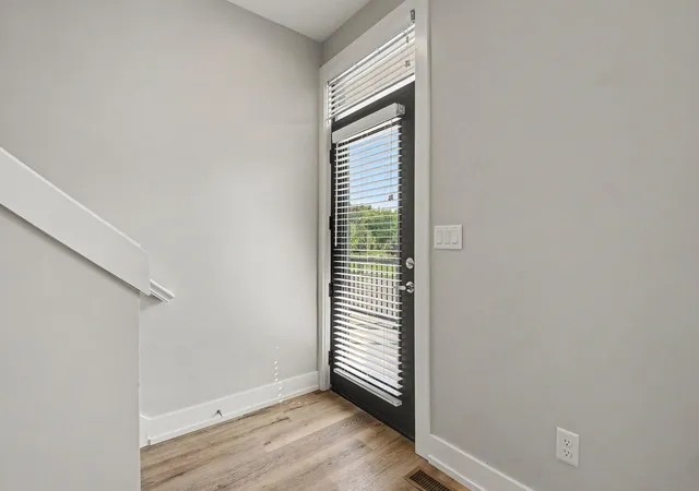 Listing Photo 5 - Condo for sale in building located at 6011 Prt Vw Dr SE, Grand Rapids, MI 49512
