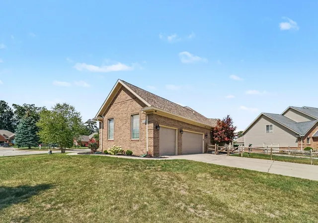 Photo 3 of Single family home for sale at 5172 Applewood Ln, Monroe, MI 48161 | MLS# 81026046106 | Listing updated on 2026-09-14