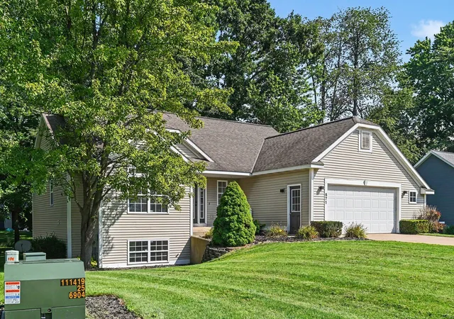 Photo 4 of Single family home for sale at 571 Pine Water Way, Holland, MI 49424 | MLS# 71026046104 | Listing updated on 2026-08-31