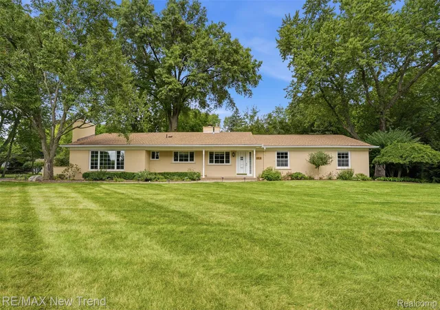Photo 1 of Sale Pending at 1043 Westview Rd, Bloomfield Hills, MI 48304 | MLS# 20261069684 | Listing updated on 2026-09-03