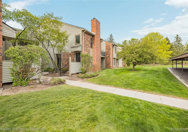 Photo 2 of Condo for sale at 20745 Indian Crk Dr, Farmington Hills, MI 48335 | MLS# 20261069686 | Listing updated on 2026-09-01