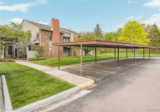 Listing Photo 2 - Condo for sale in building located at 20745 Indian Creek Dr, Farmington Hills, MI 48335