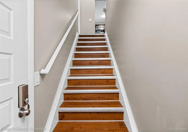 Listing Photo 5 - Condo for sale in building located at 20745 Indian Creek Dr, Farmington Hills, MI 48335