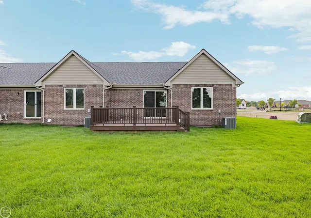 Listing Photo 2 - Condo for sale in building located at 5798 Durant Ct, Warren, MI 48092 - Unit #