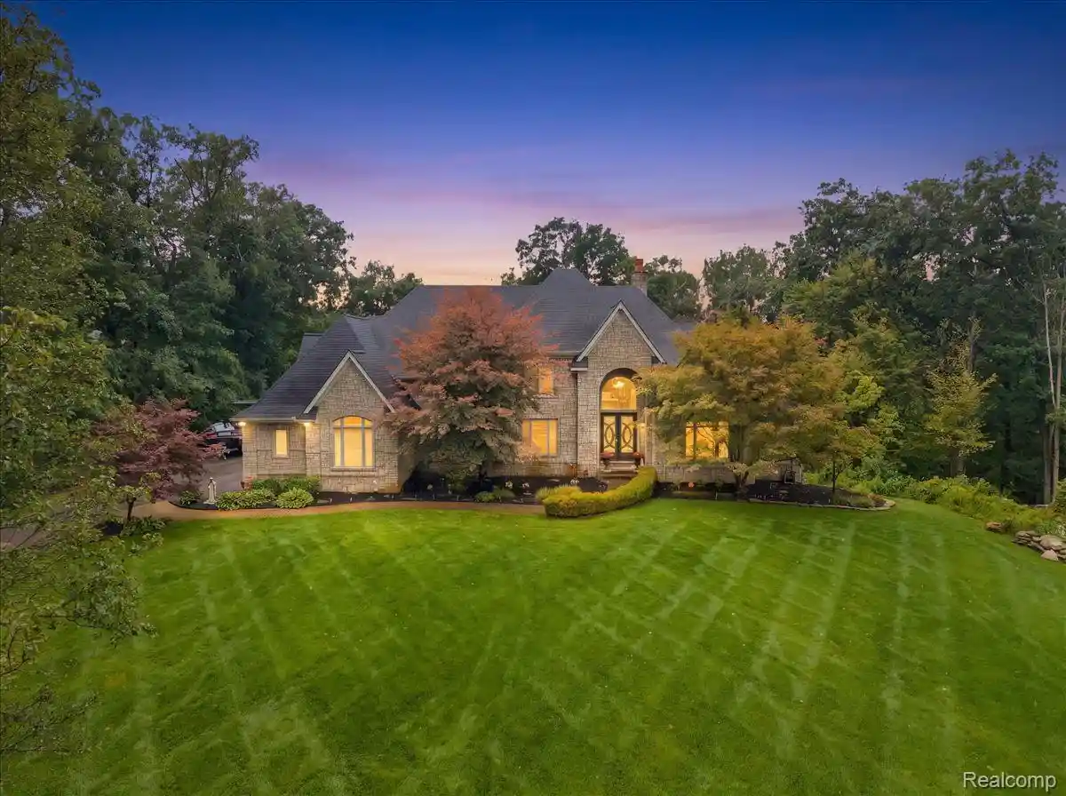 Photo 1 of Single family home for sale at 1400 Valleycrest Ct, Milford, MI 48381 | MLS# 20261069704 | Listing updated on 2026-09-18