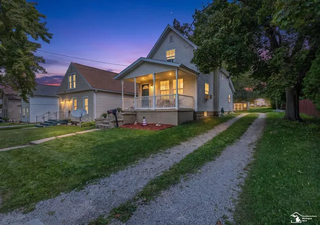 Photo 2 of Single family home for sale at 637 S Winter St, Adrian, MI 49221 | MLS# 57050220294 | Listing updated on 2026-09-17