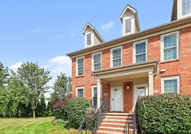 Listing Photo 4 - Condo for sale in building located at 659 Vinewood St, Wyandotte, MI 48192