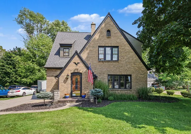 Photo 1 of Single family home for sale at 1214 Oakleigh Ave Nw, Grand Rapids, MI 49504 | MLS# 71026046120 | Listing updated on 2026-09-15