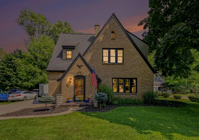 Photo 2 of Single family home for sale at 1214 Oakleigh Ave Nw, Grand Rapids, MI 49504 | MLS# 71026046120 | Listing updated on 2026-09-15
