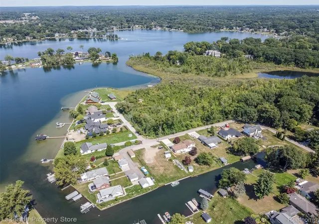 Photo 3 of Single family home for sale at 841 Driburg Dr, Commerce Township, MI 48390 | MLS# 20261069735 | Listing updated on 2026-09-16