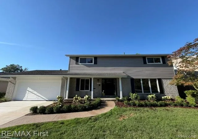 2nd image of 971 Canterbury Rd, Grosse Pointe Woods, MI 48236 | MLS# 20261069734