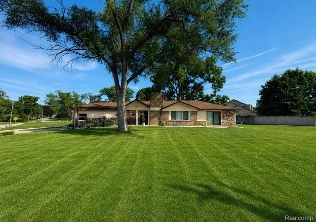 Photo 1 of Single family home for sale at 15500 Millar Rd, Clinton Township, MI 48036 | MLS# 20261069736 | Listing updated on 2026-09-01