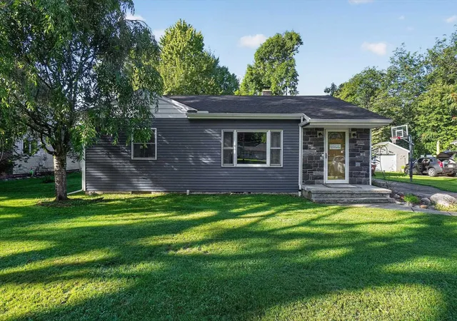 Photo 3 of Single family home for sale at 616 E Grand River Rd, Laingsburg, MI 48848 | MLS# 5050220302 | Listing updated on 2026-09-05