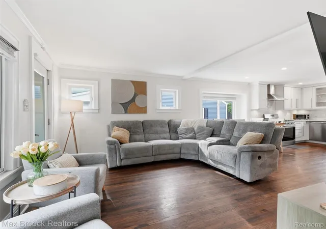 Photo 4 of Single family home for sale at 1216 W Windemere Ave, Royal Oak, MI 48073 | MLS# 20261069756 | Listing updated on 2026-09-13