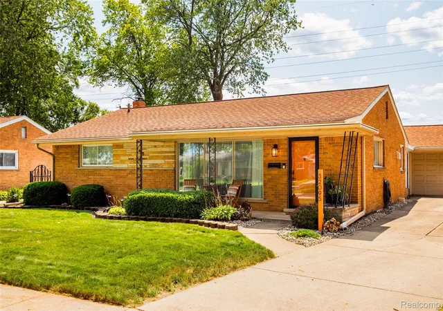 Photo 1 of Sale Pending at 32095 Saint Annes Dr, Warren, MI 48092 | MLS# 20261069757 | Listing updated on 2026-09-18
