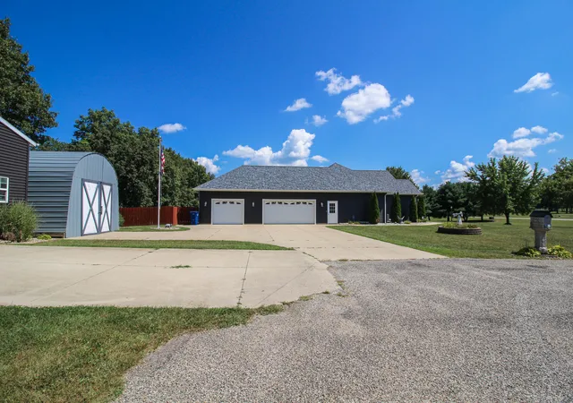 Photo 4 of Single family home for sale at 17700 Brad Ln, Three Rivers, MI 49093 | MLS# 68026046129 | Listing updated on 2026-10-07