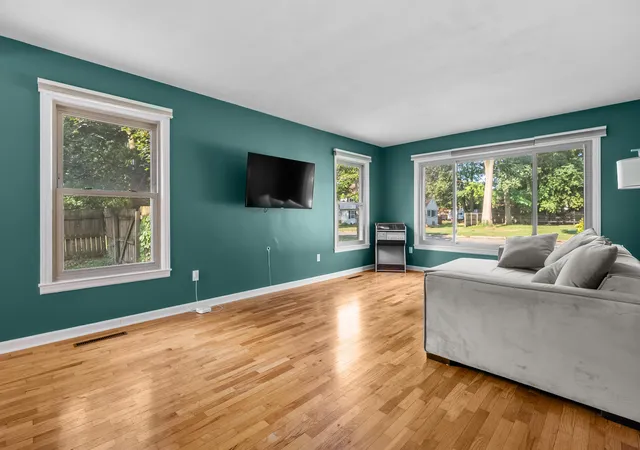 Photo 3 of Single family home for sale at 907 East St, Three Rivers, MI 49093 | MLS# 66026046128 | Listing updated on 2026-10-23