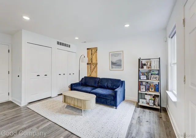 Photo 3 of Condo for sale at 291 E Palmer St #12, Detroit, MI 48202 | MLS# 20261069766 | Listing updated on 2026-09-17