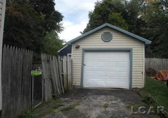 Photo 3 of Single family home for sale at 524 Ormbsy St, Adrian City Lenawee, MI 49221 | MLS# 56050220308 | Listing updated on 2026-10-02