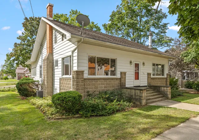 Single family home for sale at 122 E Elm St, Carson City, MI 48811 | MLS# 65026046132