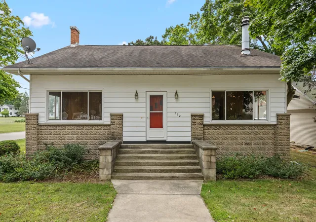 Photo 2 of Single family home for sale at 122 E Elm St, Carson City, MI 48811 | MLS# 65026046132 | Listing updated on 2026-09-09