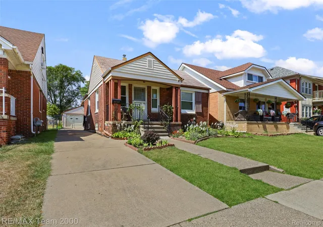 Photo 3 of Single family home for sale at 6847 Middlepointe St, Dearborn, MI 48126 | MLS# 20261069775 | Listing updated on 2026-09-01