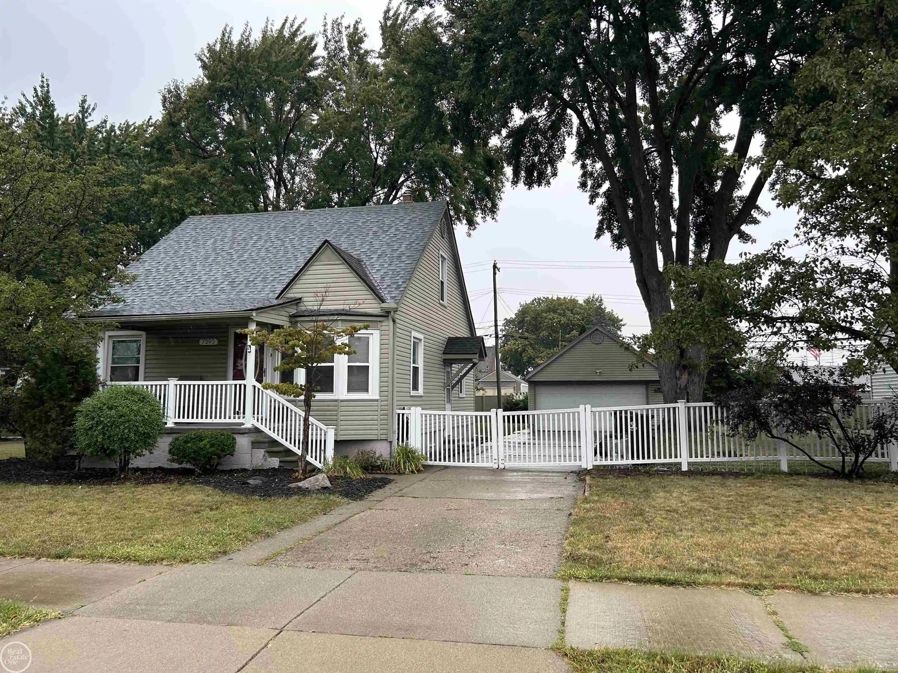 Photo 1 of Sale Pending at 7393 Dale St, Center Line, MI 48015 | MLS# 58050220311 | Listing updated on 2026-09-16