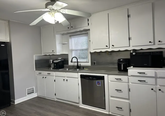 Photo 3 of Single family home for sale at 7393 Dale St, Center Line, MI 48015 | MLS# 58050220311 | Listing updated on 2026-08-31