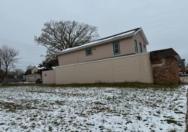 Photo 2 of Single family home for sale at 710 S Martin Luther King Jr Dr, Jackson, MI 49203 | MLS# 20261069788 | Listing updated on 2026-09-16