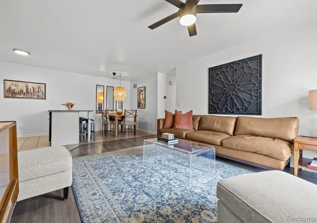 Listing Photo 5 - Condo for sale in building located at 24149 Wedgewood Cir, Warren, MI 48091