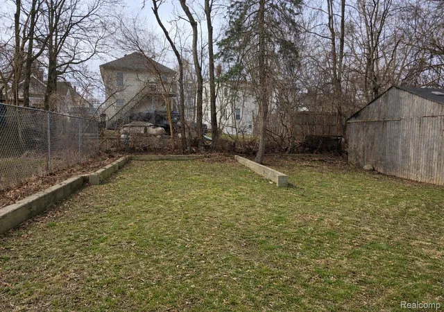 Photo 14 of Single family home for sale at 35 Clarence St, Pontiac, MI 48342 | MLS# 20261069810 | Listing updated on 2026-09-09