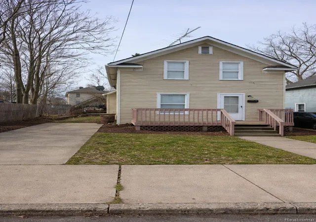 Photo 2 of Single family home for sale at 35 Clarence St, Pontiac, MI 48342 | MLS# 20261069810 | Listing updated on 2026-09-09