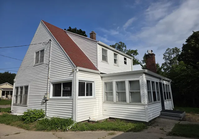 Photo 2 of Single family home for sale at 224 N Clinton St, Charlotte, MI 48813 | MLS# 55026046149 | Listing updated on 2026-08-31