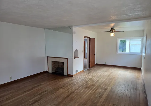 Photo 4 of Single family home for sale at 224 N Clinton St, Charlotte, MI 48813 | MLS# 55026046149 | Listing updated on 2026-08-31