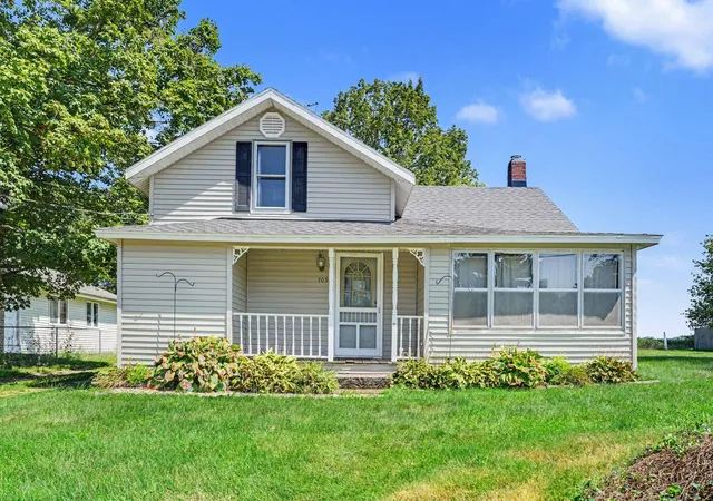 Single family home for sale at 703 Best St, Vicksburg, MI 49097 | MLS# 66026046151