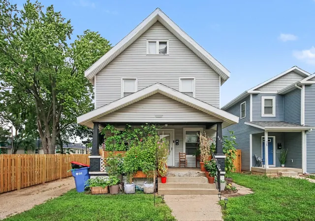 Photo 3 of Multi family home for sale at 425 Adams St SE, Grand Rapids, MI 49507 | MLS# 65026046150 | Listing updated on 2026-08-31