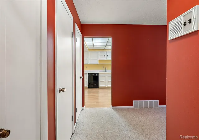 Listing Photo 5 - Condo for sale in building located at 4515 Gratiot Rd, Saginaw, MI 48638