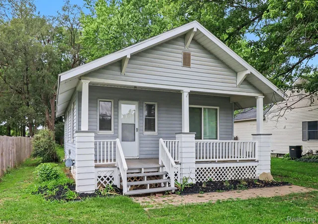 Photo 2 of Single family home for sale at 2200 S Term St, Burton, MI 48519 | MLS# 20261069825 | Listing updated on 2026-09-01