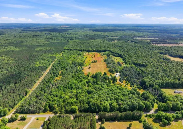 Photo 3 of Single family home for sale at 145 S 35 Road, Cadillac, MI 49601 | MLS# 78080073056 | Listing updated on 2026-09-03