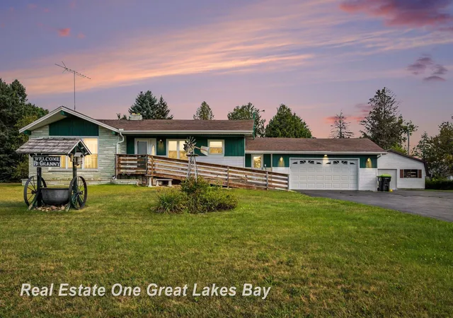 Photo 1 of Single family home for sale at 3822 Worth Rd, Pinconning, MI 48650 | MLS# 61050220324 | Listing updated on 2026-09-01