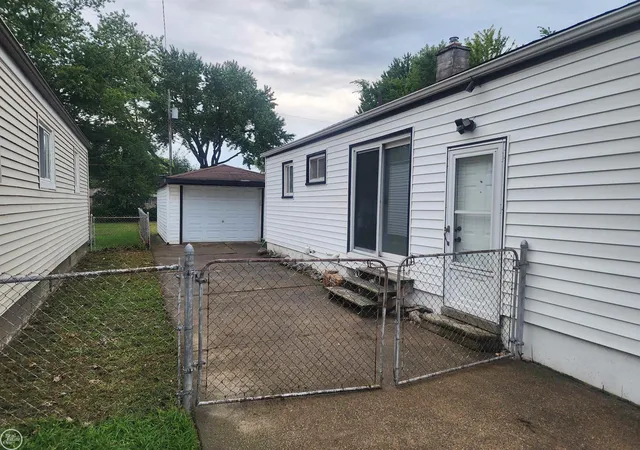 Photo 2 of Single family home for sale at 23509 Elmira St, Saint Clair Shores, MI 48082 | MLS# 58050220325 | Listing updated on 2026-09-03