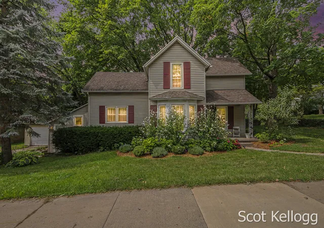 Photo 2 of Single family home for sale at 1800 Boston St Se, Grand Rapids, MI 49506 | MLS# 65026046167 | Listing updated on 2026-09-11
