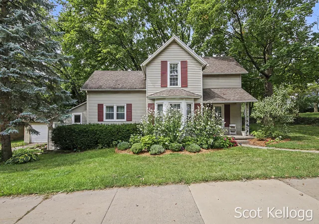 Photo 1 of Single family home for sale at 1800 Boston St Se, Grand Rapids, MI 49506 | MLS# 65026046167 | Listing updated on 2026-09-11