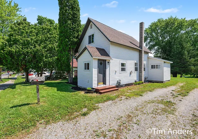 Single family home for sale at 307 S East St, Saint Louis, MI 48880 | MLS# 65026046168
