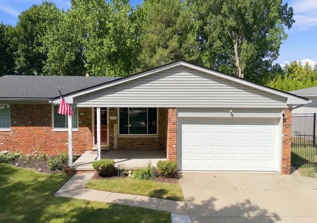 Photo 3 of Single family home for sale at 4957 Hubbard Dr, Troy, MI 48085 | MLS# 58050220331 | Listing updated on 2026-09-09